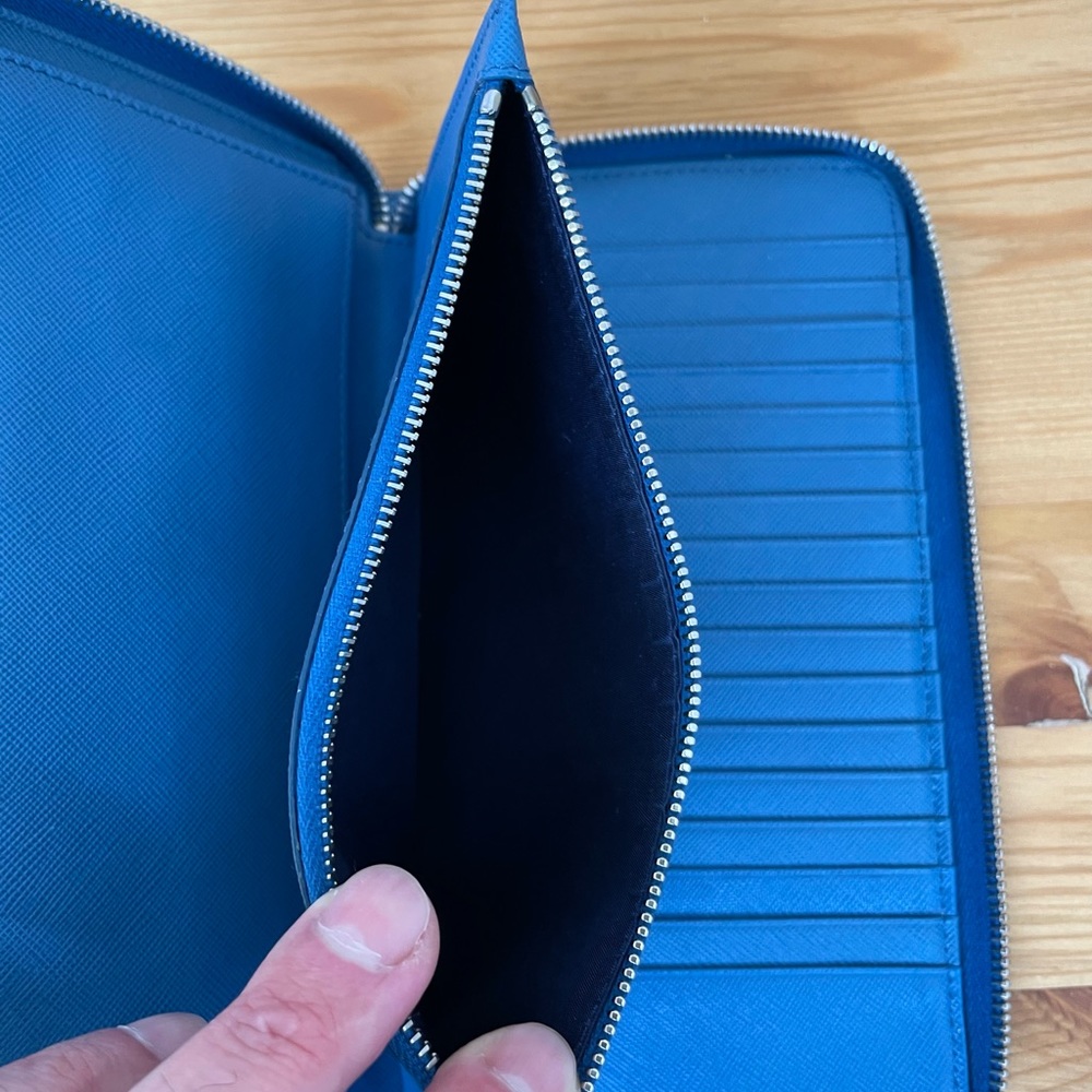 Prada unisex saffiano leather travel wallet - Picture 3 of 14